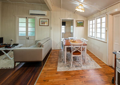 Cedar Glen Scenic Rim Accommodation Dairy Cottage Dining Room