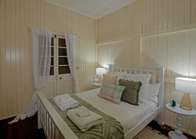 Cedar Glen Scenic Rim Accommodation Dairy Cottage Main Bedroom