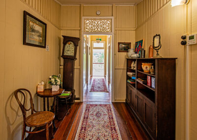 Cedar Glen Scenic Rim Accommodation Homestead Hallway_