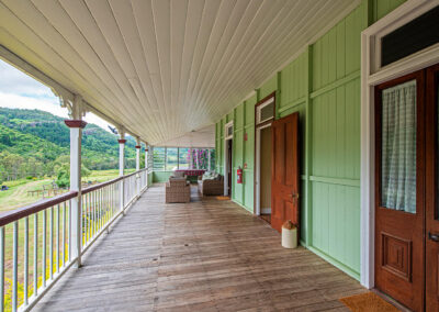 Cedar Glen Scenic Rim Accommodation Homestead Verandah 4