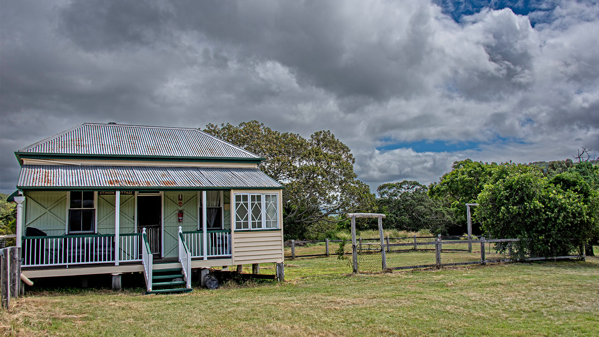 Cedar Glen Scenic Rim Accommodation Dairy Cottage.jpg<br />
Cedar Glen Scenic Rim Accommodation Stinson Cottage.jpg<br />
Cedar Glen Scenic Rim Accommodation The Homestead.jpg