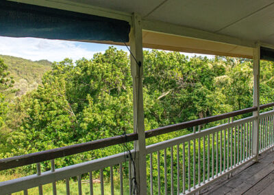 Cedar Glen Scenic Rim Accommodation Wallaby Cottage Verandah